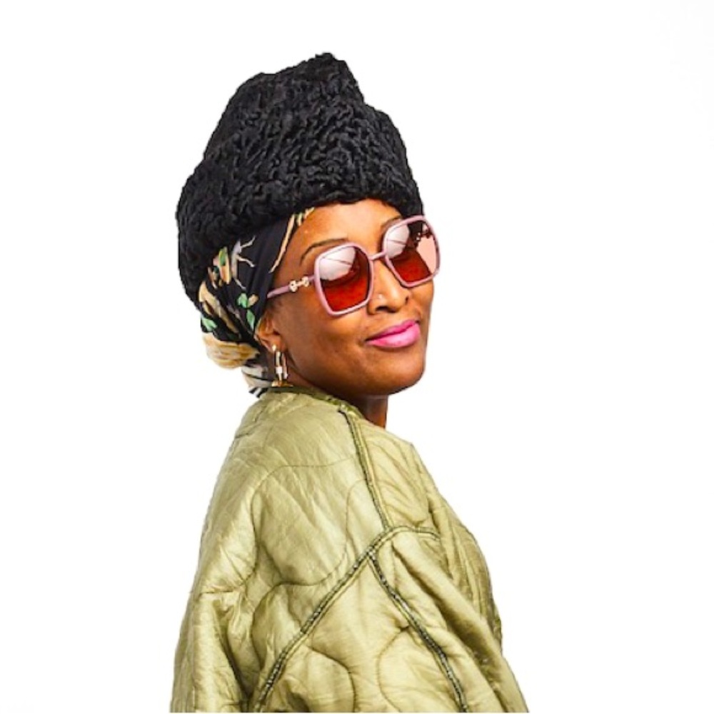 Meet your Posher, Serrita